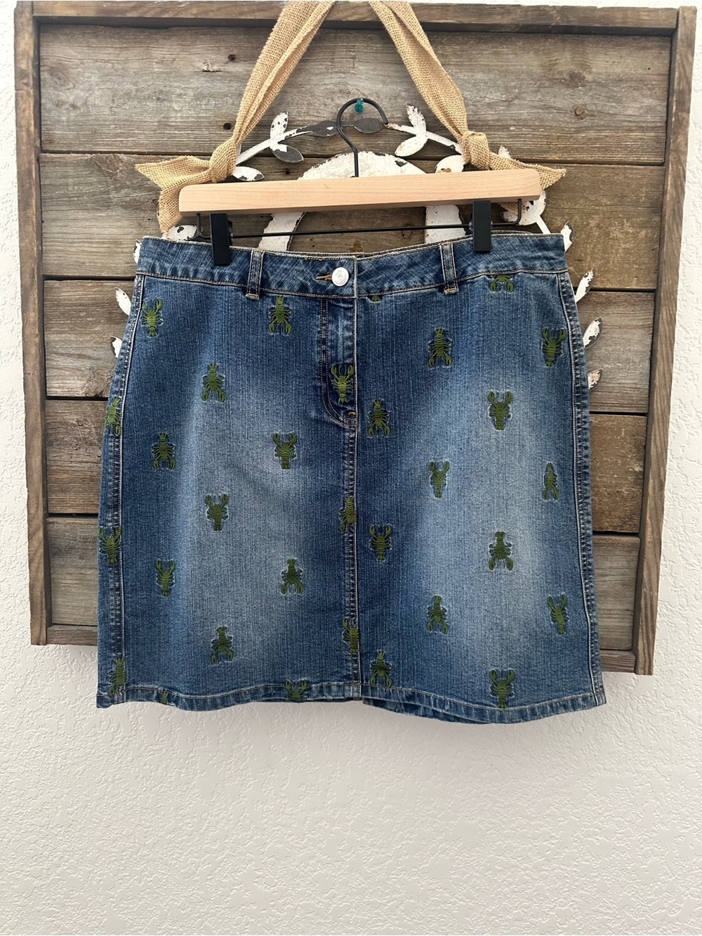 VTG Lily Pulitzer Denim Mini Skirt with Green Embroidered Lobsters Women’s 10